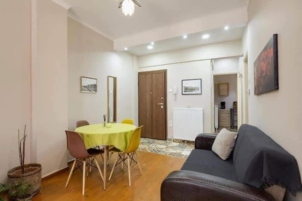 Private Pristine Balcony Home- Heart Of The Center Szaloniki Kültér fotó