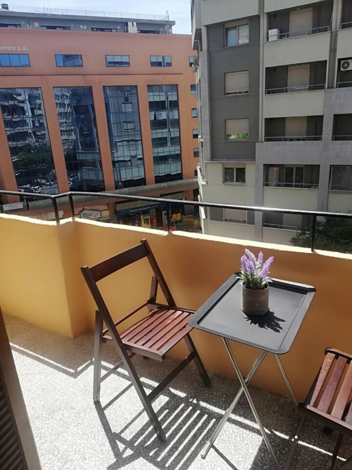 Private Pristine Balcony Home- Heart Of The Center Szaloniki Kültér fotó
